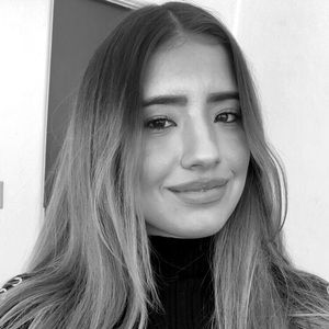Meet your Posher, Daniela faith